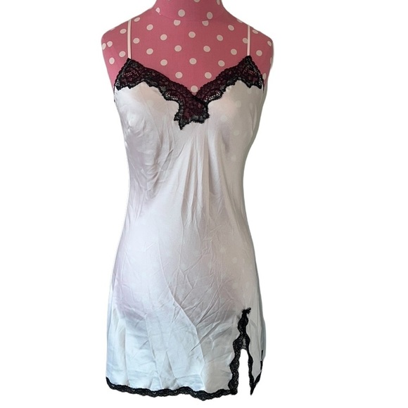 Victoria's Secret Other - VICTORIA’S SECRET NEW WHITE & BLACK CAMISOLE size small